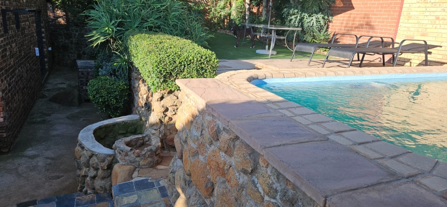 5 Bedroom Property for Sale in Langenhovenpark Free State